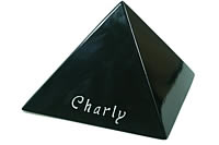 Pyramidenurne in Schwarz-Glänzend (Farb-Nr. 23)